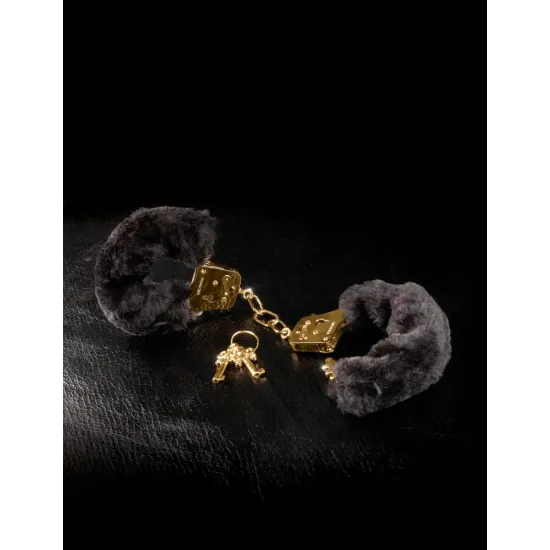 Pipedream - Fetish Fantasy Gold - Deluxe Furry Cuffs - Gold/Black Pipedream - Fetish Fantasy Gold - Deluxe Furry Cuffs - Gold/Black