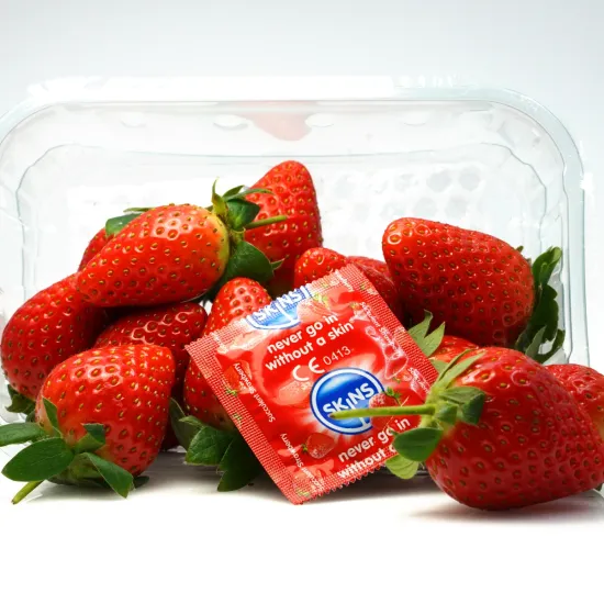 Skins Condoms Strawberry 4 Pack